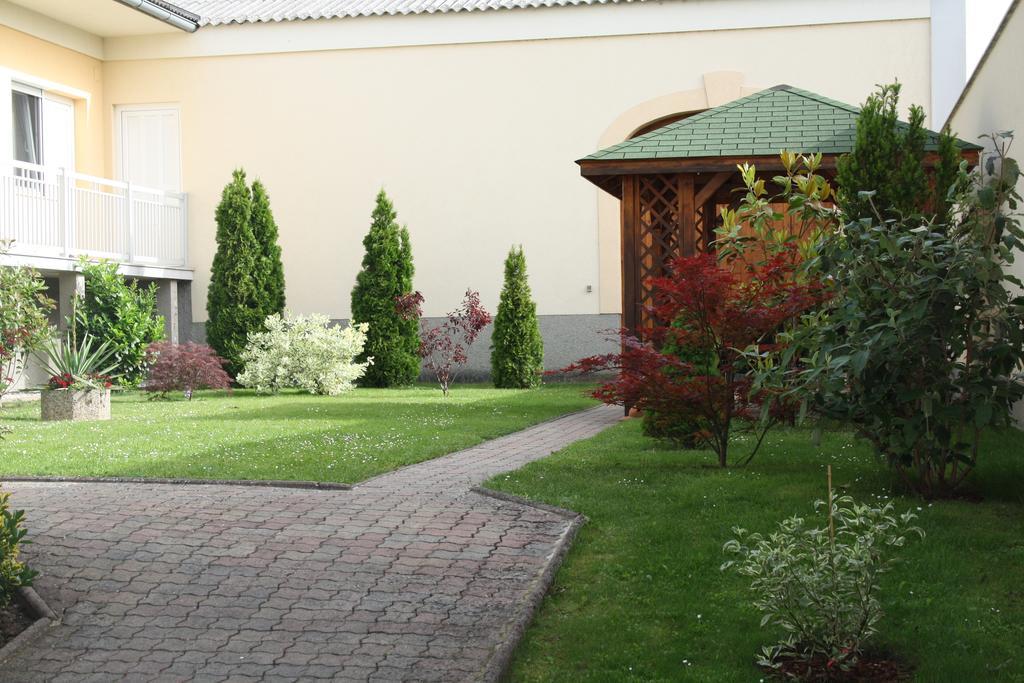 Gästehaus zum See Illmitz Exterior foto